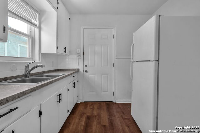 Image 16 of 27 For 118 Compton  