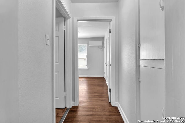 Image 17 of 27 For 118 Compton  