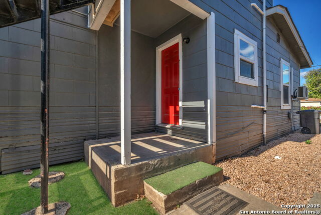 Image 21 of 27 For 118 Compton  