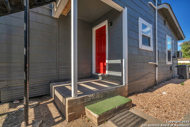 Image 22 of 27 For 118 Compton  