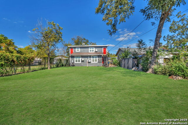 Image 24 of 27 For 118 Compton  