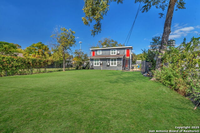 Image 25 of 27 For 118 Compton  