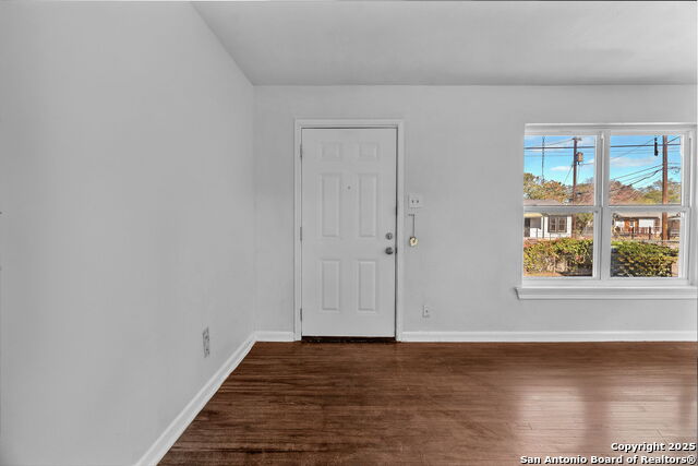 Image 5 of 27 For 118 Compton  