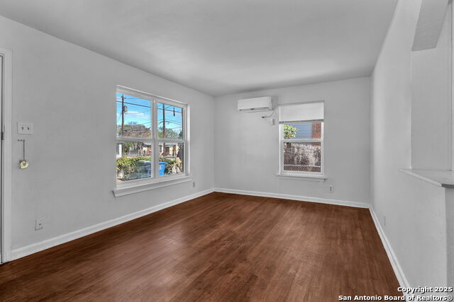 Image 6 of 27 For 118 Compton  