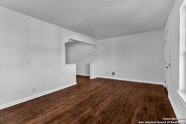 Image 8 of 27 For 118 Compton  