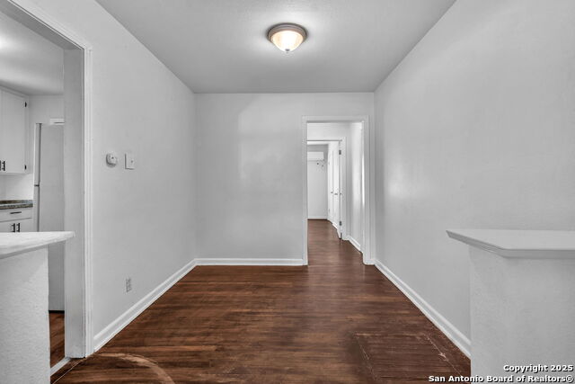 Image 9 of 27 For 118 Compton  