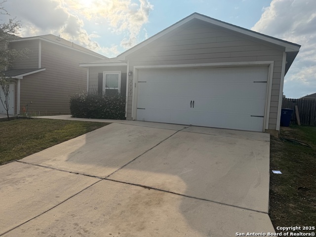 Image 2 of 12 For 2927 Emery