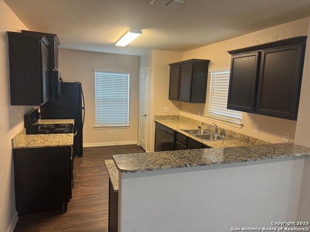 Image 3 of 12 For 2927 Emery