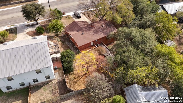 Image 30 of 33 For 1267 Common St E