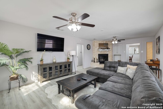 Image 6 of 33 For 1267 Common St E