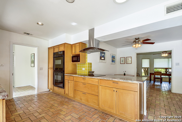 Image 15 of 40 For 2702 Marlborough