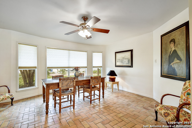 Image 17 of 40 For 2702 Marlborough