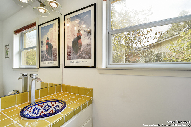 Image 27 of 40 For 2702 Marlborough