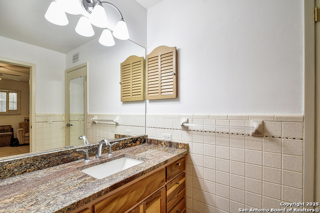 Image 32 of 40 For 2702 Marlborough