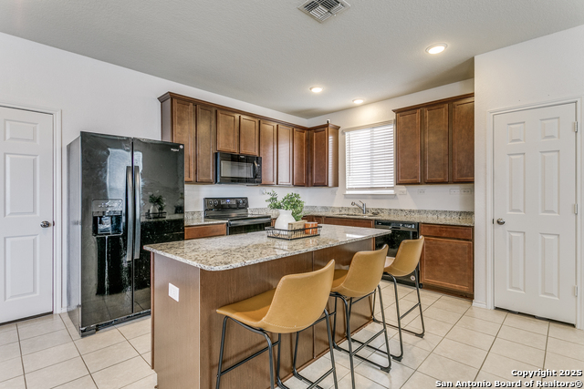 Listing photo id 8 for 7410 Champion Crk