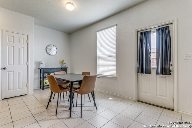 Listing photo id 11 for 7410 Champion Crk