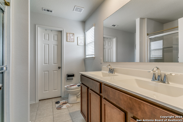 Listing photo id 16 for 7410 Champion Crk