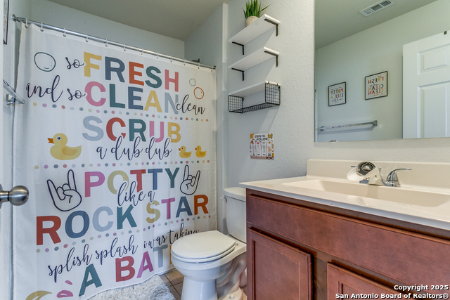 Listing photo id 19 for 7410 Champion Crk