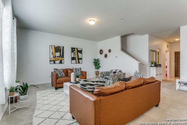 Listing photo id 3 for 7410 Champion Crk