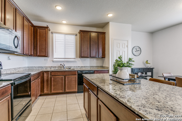 Listing photo id 7 for 7410 Champion Crk