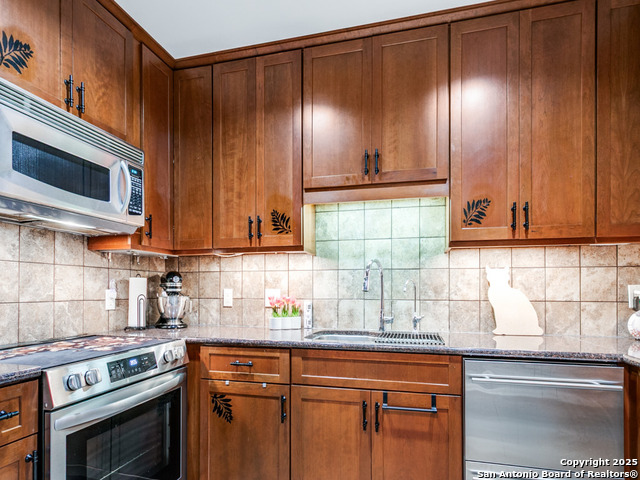 Image 9 of 25 For 1 Towers Park Ln  316