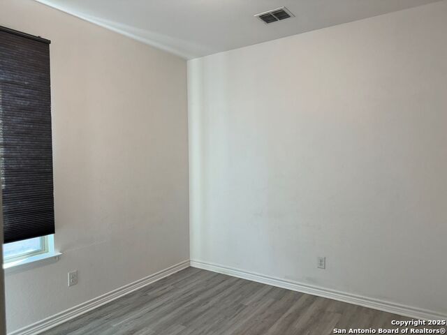 Image 7 of 9 For 1002 Galapagos