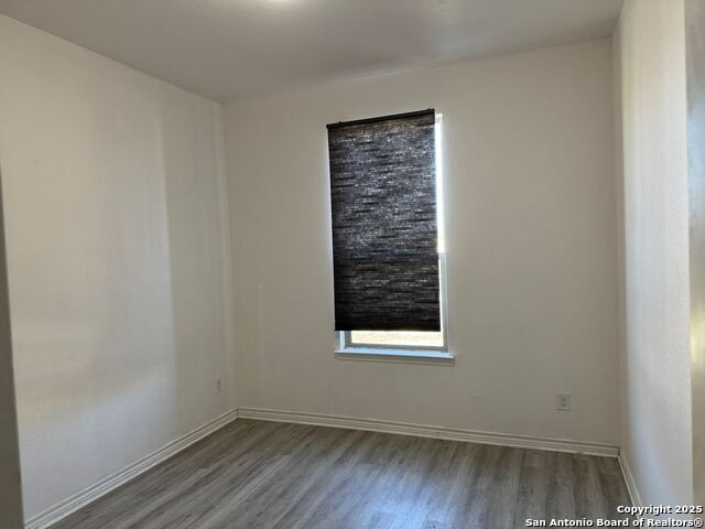 Image 8 of 9 For 1002 Galapagos