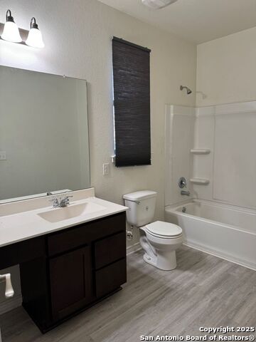 Image 9 of 9 For 1002 Galapagos