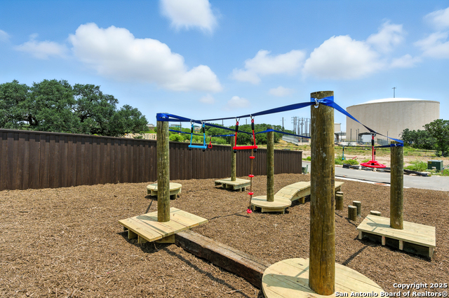 Listing photo id 22 for 20675 Huebner Rd Unit 527