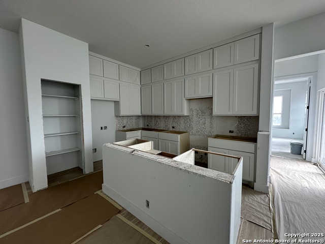 Listing photo id 4 for 20675 Huebner Rd Unit 527