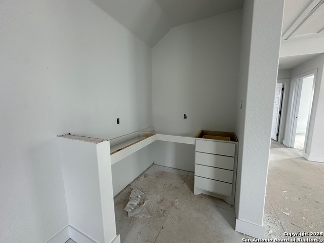 Listing photo id 5 for 20675 Huebner Rd Unit 527