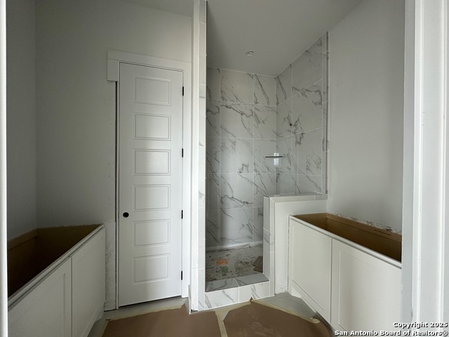 Listing photo id 7 for 20675 Huebner Rd Unit 527