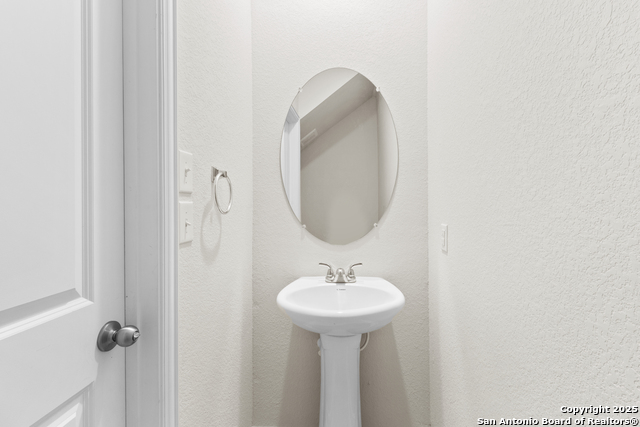 Image 4 of 25 For 8904 Portobello Way