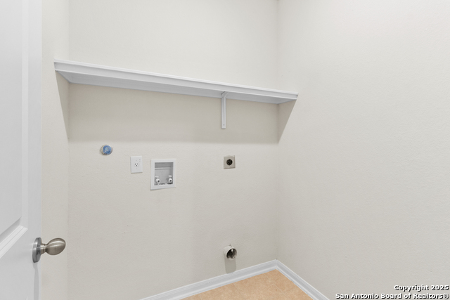 Image 5 of 25 For 8904 Portobello Way