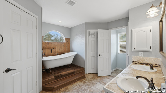 Listing photo id 13 for 195 Cheyenne