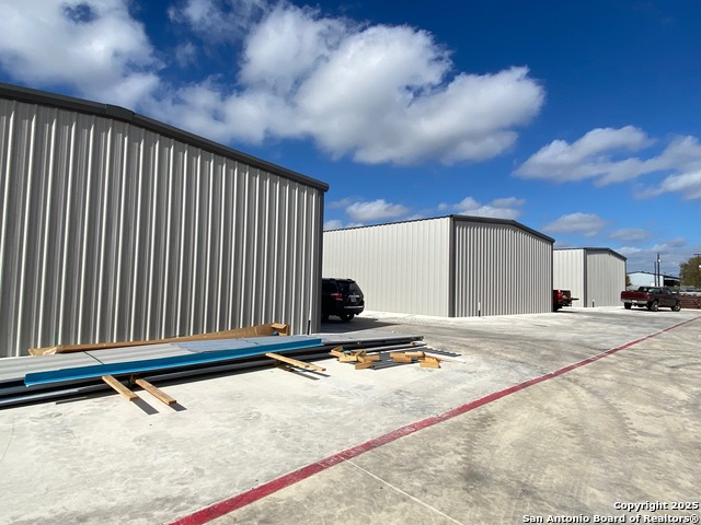 Details for 30875 Ih-10 30875 Ih-10  P, Boerne, TX 78006