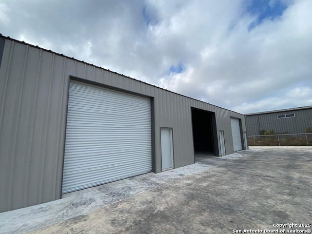 Listing photo id 1 for 30875 Ih-10 30875 Ih-10  P