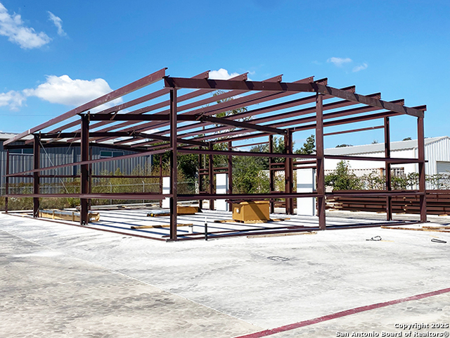 Listing photo id 4 for 30875 Ih-10 30875 Ih-10  P