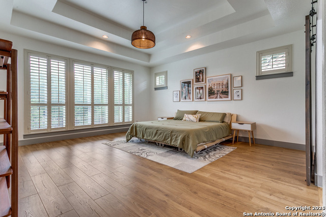 Image 17 of 31 For 27 Avalon