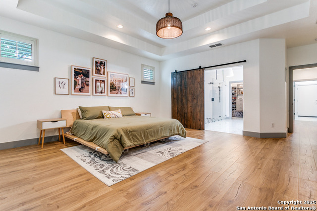 Image 18 of 31 For 27 Avalon