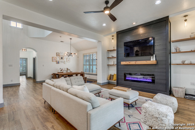 Image 9 of 31 For 27 Avalon