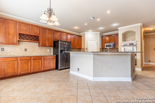 Listing photo id 12 for 111 Roan  