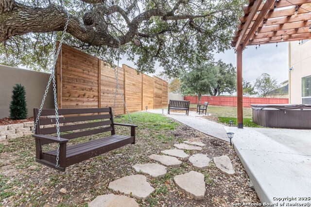 Listing photo id 44 for 111 Roan  