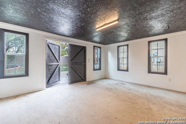 Listing photo id 50 for 111 Roan  