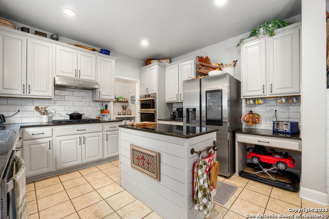 Listing photo id 13 for 23414 Treemont Park