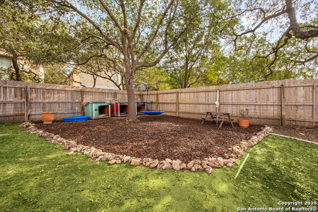 Listing photo id 31 for 23414 Treemont Park