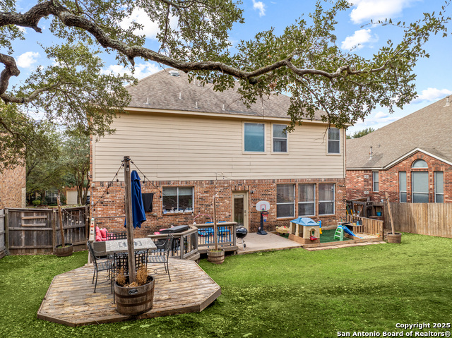 Listing photo id 33 for 23414 Treemont Park