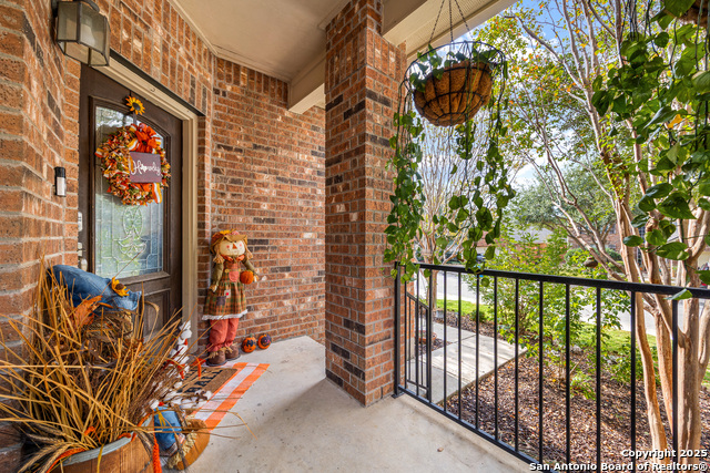 Listing photo id 2 for 23414 Treemont Park