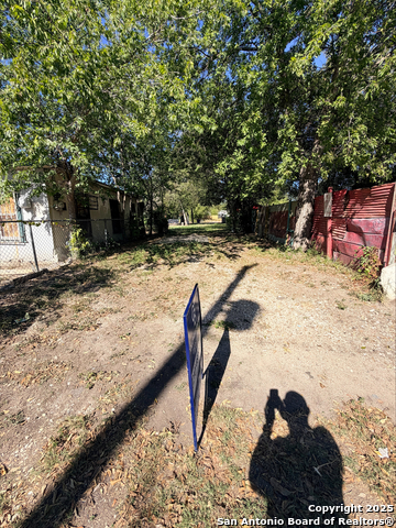 Listing photo id 1 for 1327 Montezuma