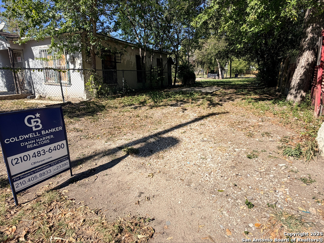 Listing photo id 2 for 1327 Montezuma